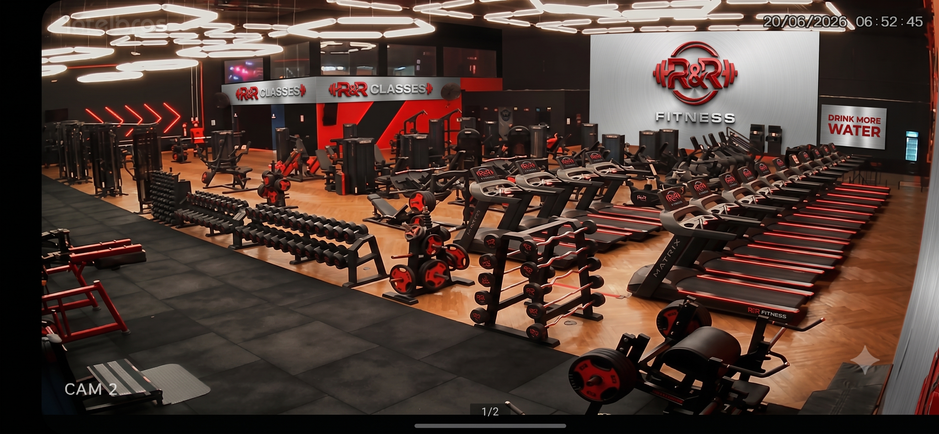 Interior da R&R Fitness